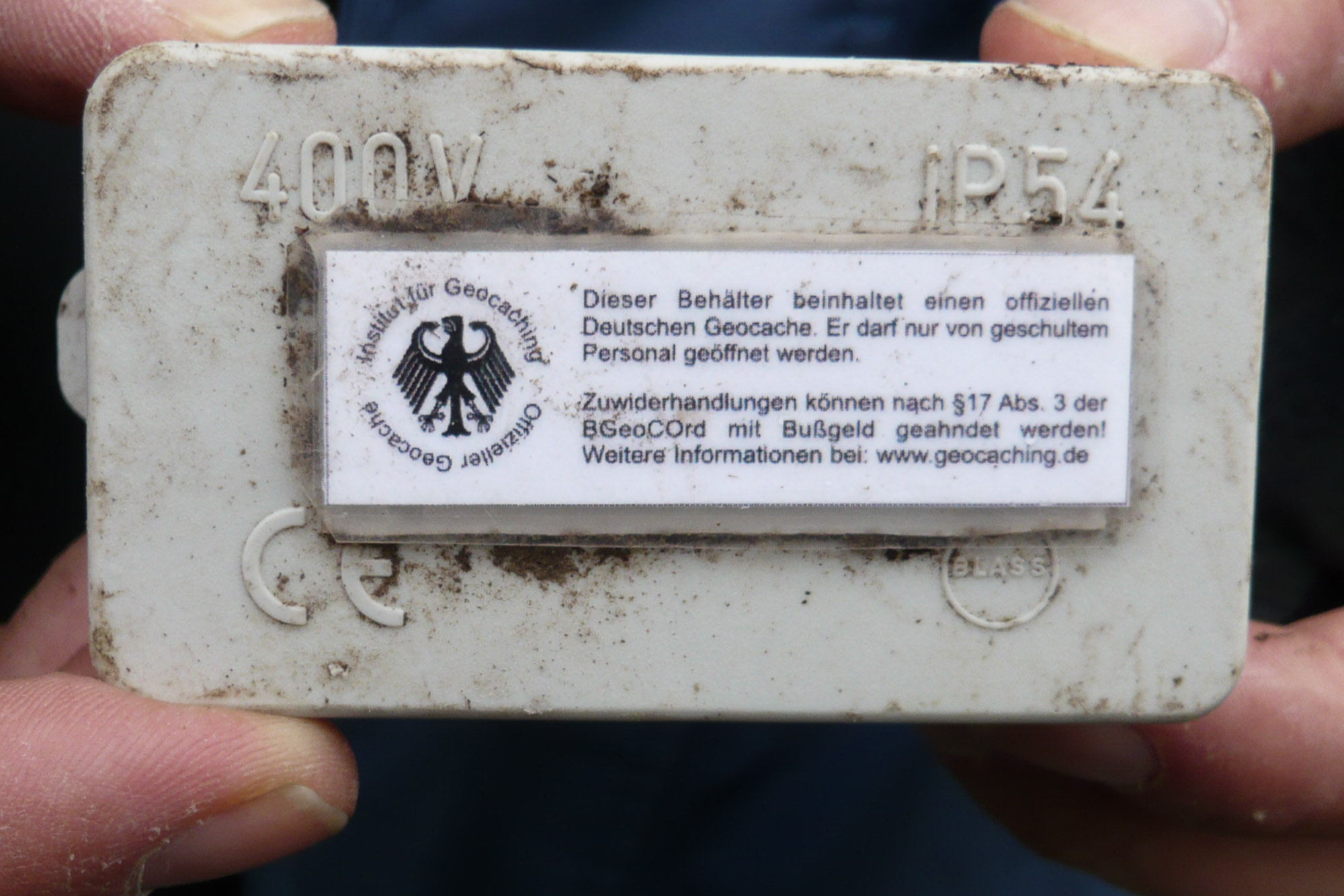 Offiziell, spannungsfest und wasserdicht