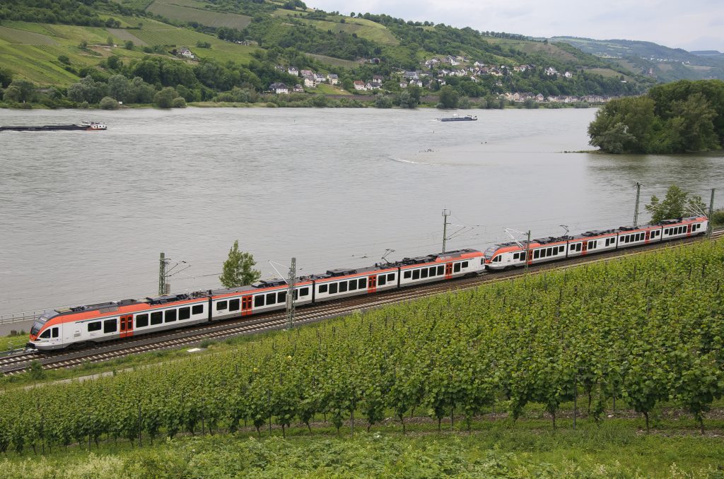 Rheingaubahn bei Lorch (© RMV - Helmut Vogler)